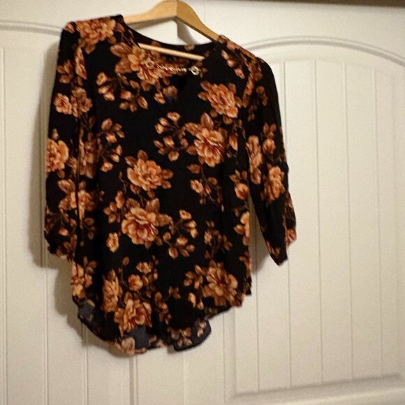 Torrid Crepe Chain Detail Blouse Torrid Size 0 US Size Large Black Floral Print - Picture 1 of 3